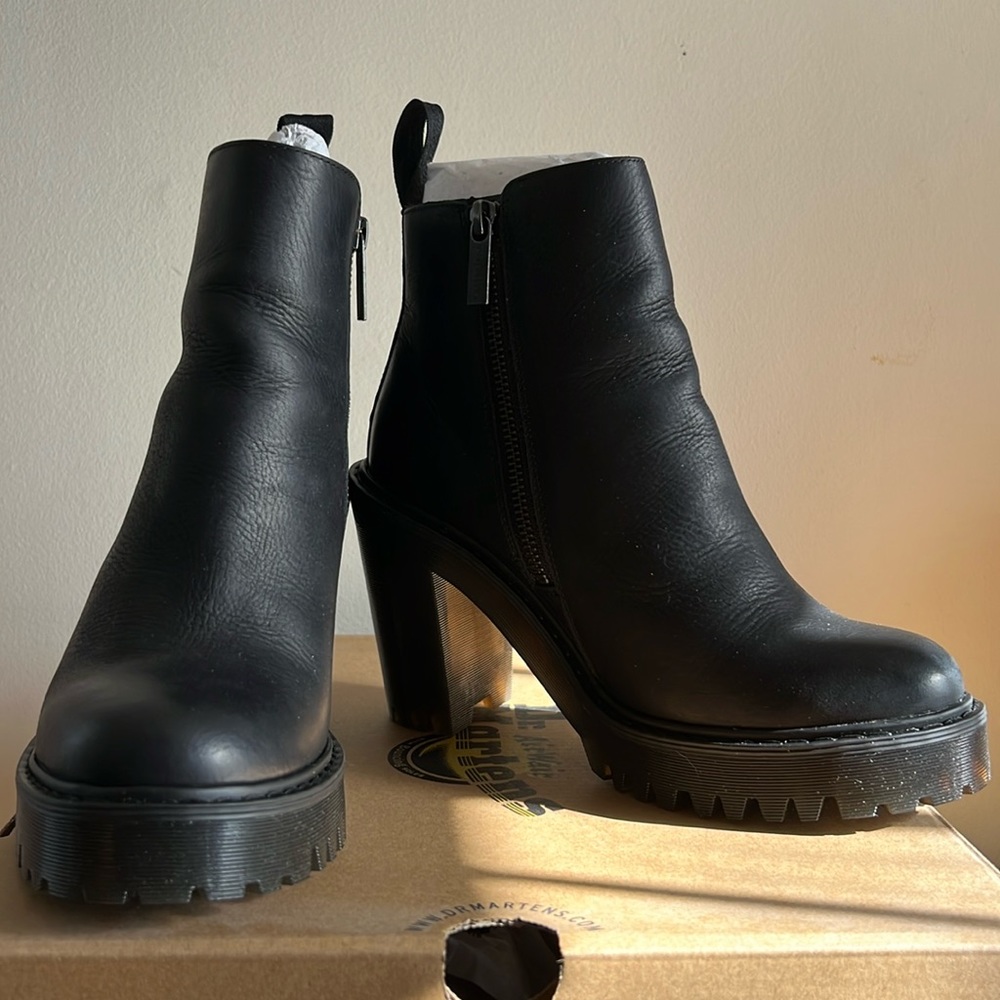 Dr. Martens Magdalena Leather Heeled Chelsea Boots, Size 7